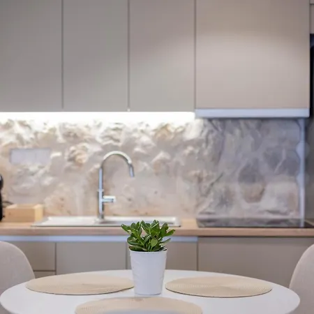 G&j Minimal House Apartament *